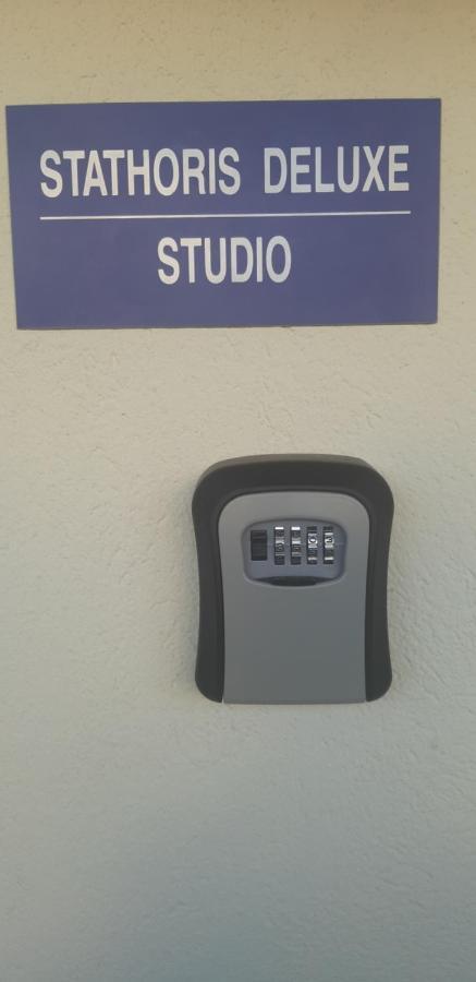 Stathoris Deluxe Studio Néa Péramos Eksteriør billede